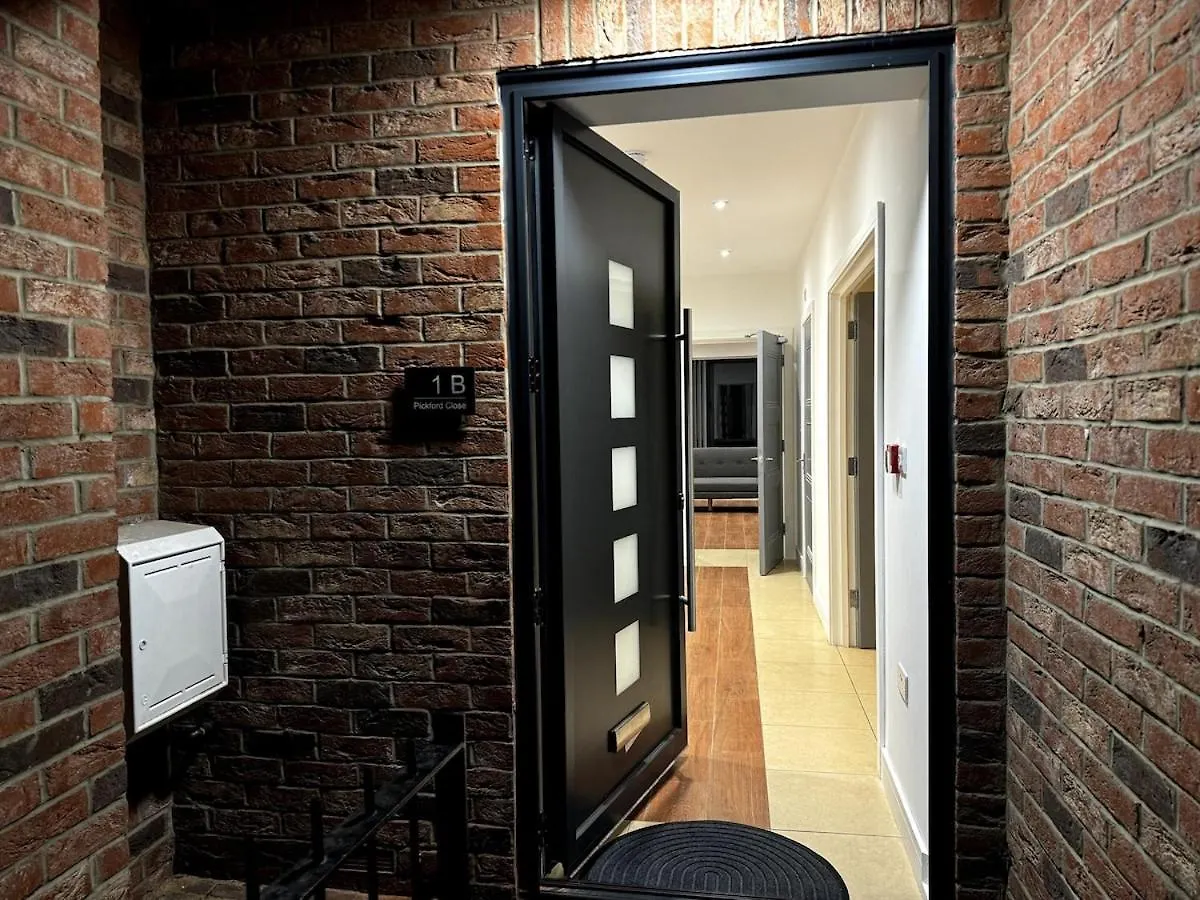 Luxury Garden Flat London contacts